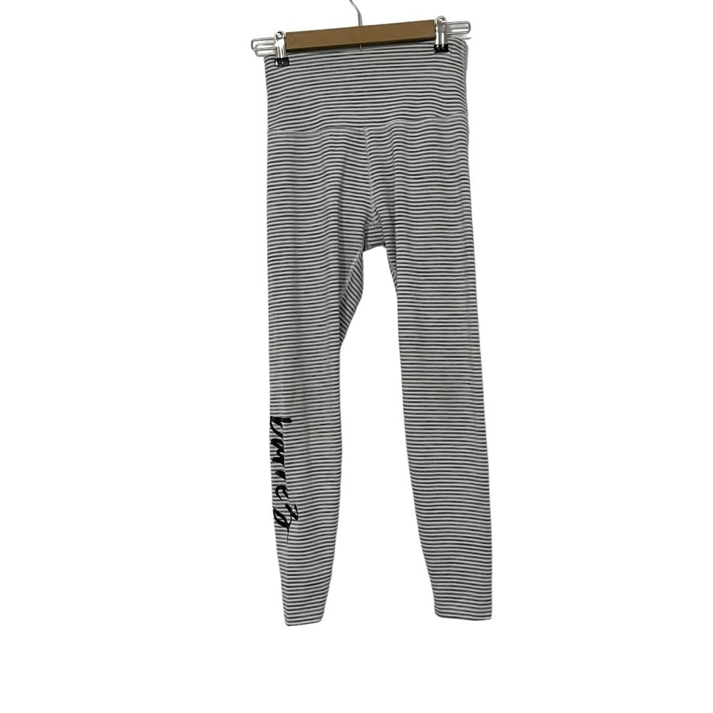 Beyond Yoga Barre 3‎ Gray White Striped Leggings Size Medium